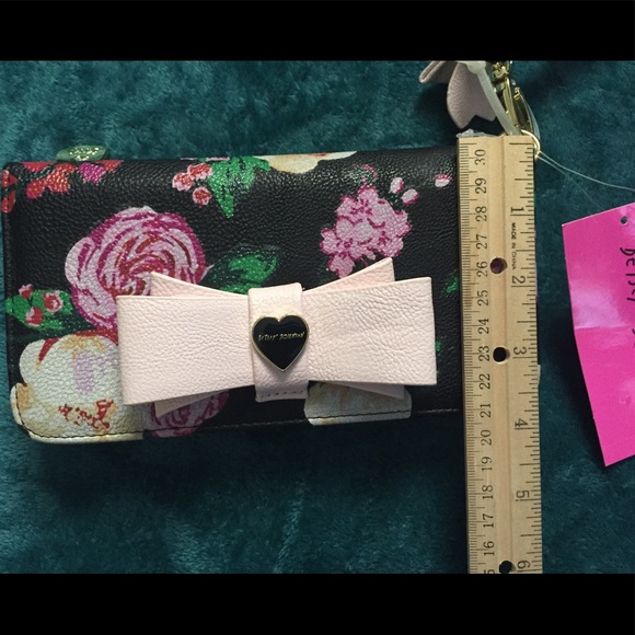 Betsey Johnson Beautiful Floral Bow Wristlet New - Picture 4 of 9
